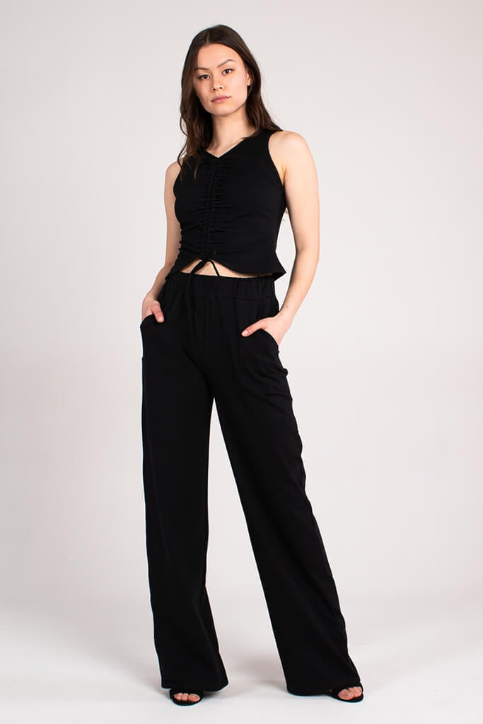 This is Anyo Top in black