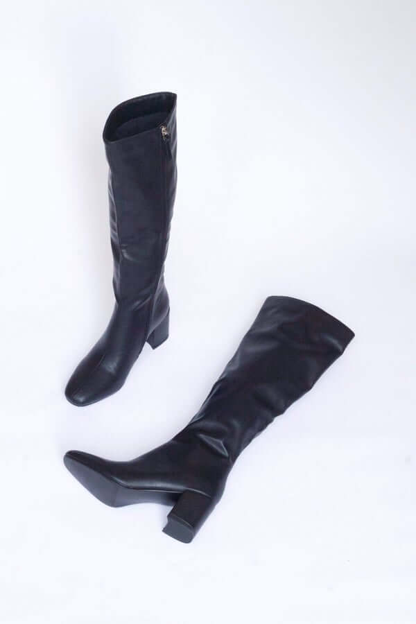 Immaculate vegan black boots