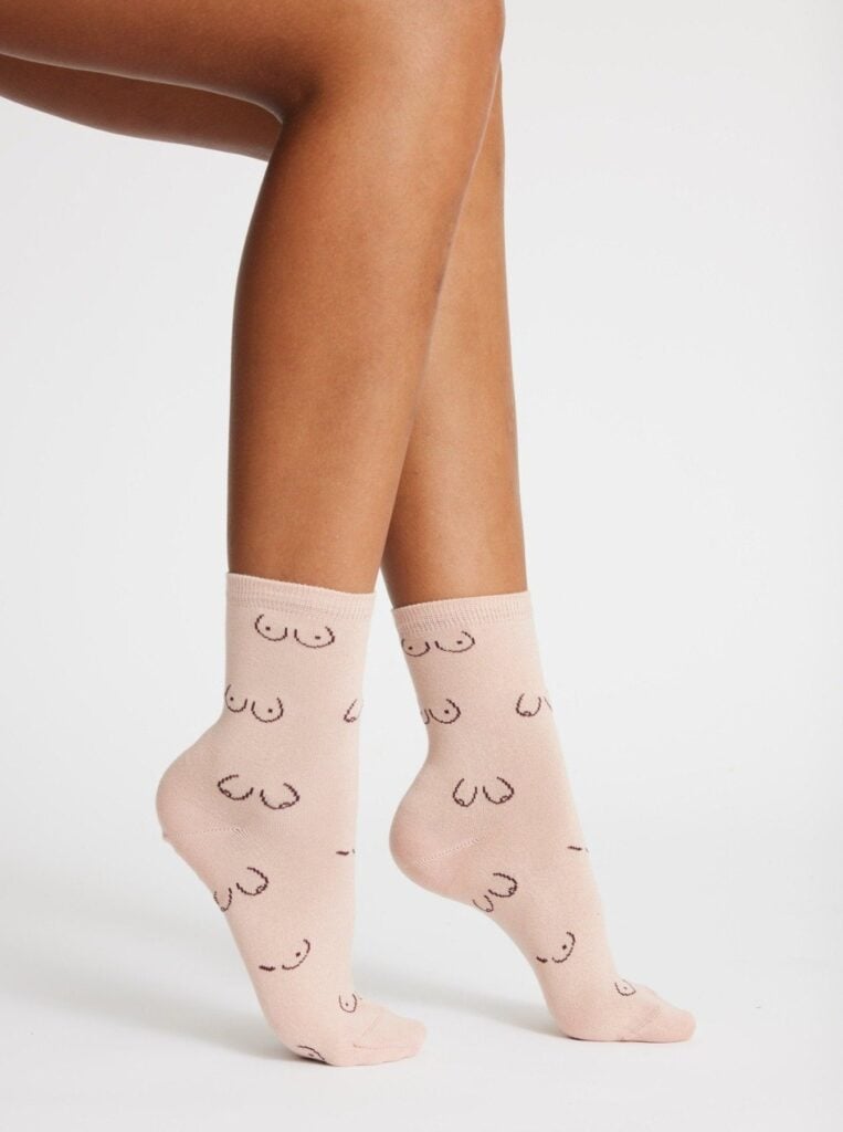 Woron sustainable socks in pink with drawn boob pattern