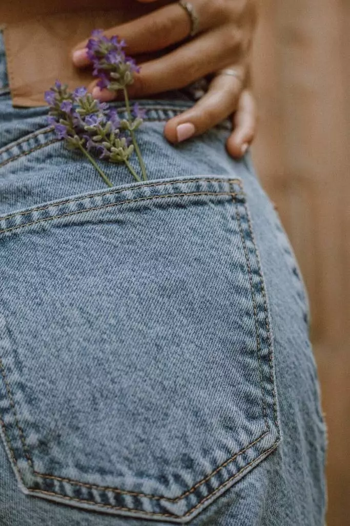 11 Sustainable Denim Brands for Eco-Friendly Jeans (2025)